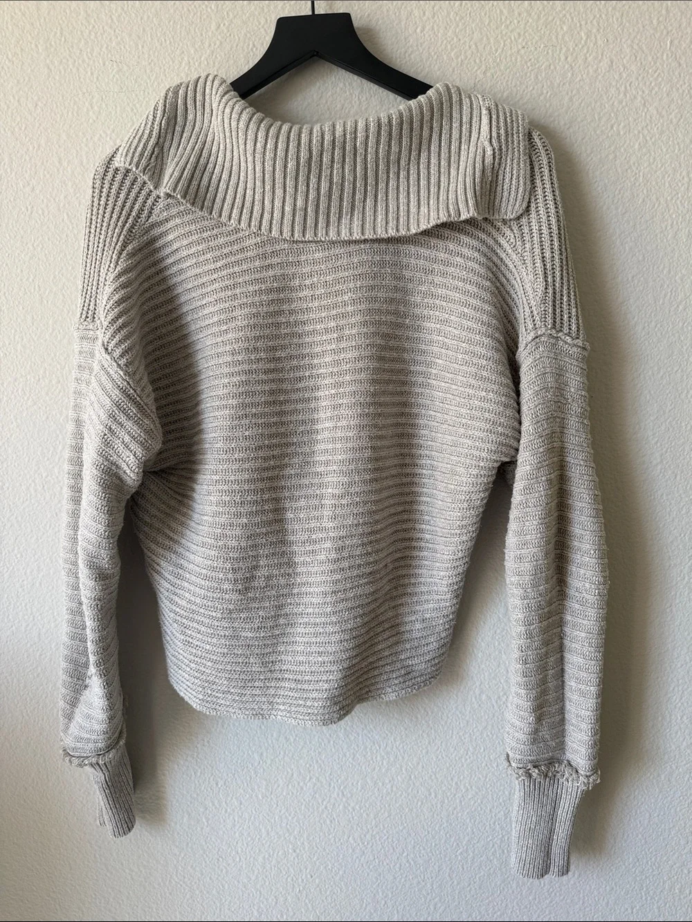 Free People Cropped Ribbed V-Neck Sweater in Light Gray